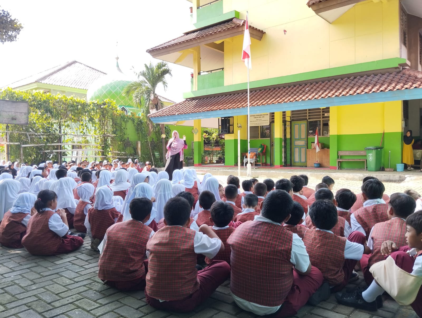 Wisata LiterAsyik Ke SDN Ciracas 05